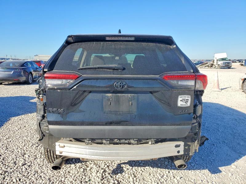 Photo 6 from auction – 2022 TOYOTA RAV4 XLE with VIN 2T3W1RFV0NW210700