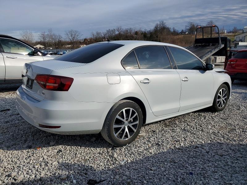 Zdjęcie 3 z aukcji – 2017 VOLKSWAGEN JETTA SE z VIN 3VWDB7AJ0HM412081