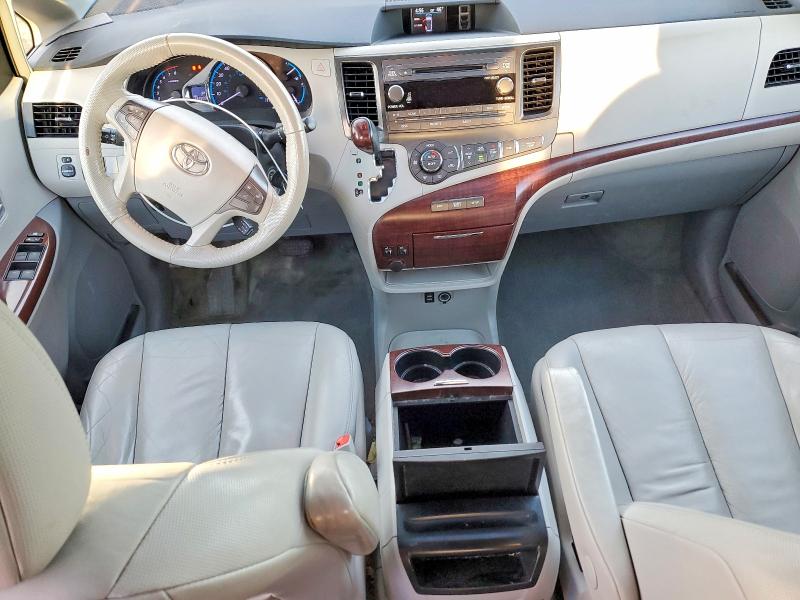 Photo 8 from auction – 2011 TOYOTA SIENNA XLE with VIN 5TDYK3DC0BS135000