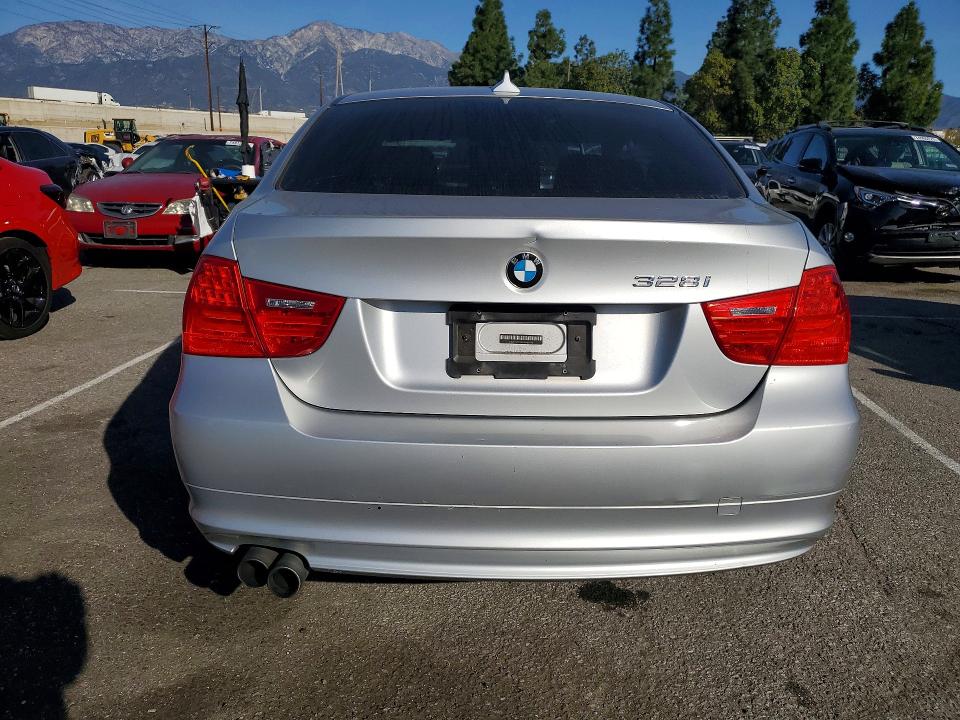 Photo 6 from auction – 2010 BMW 328 XI with VIN WBAPK7C53AA460495