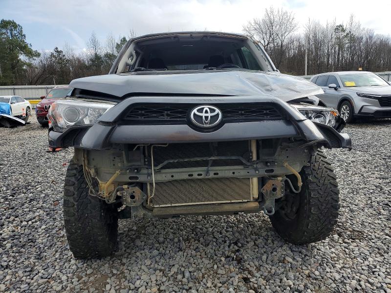 Photo 5 from auction – 2018 TOYOTA 4RUNNER SR with VIN JTEBU5JR3J5559713