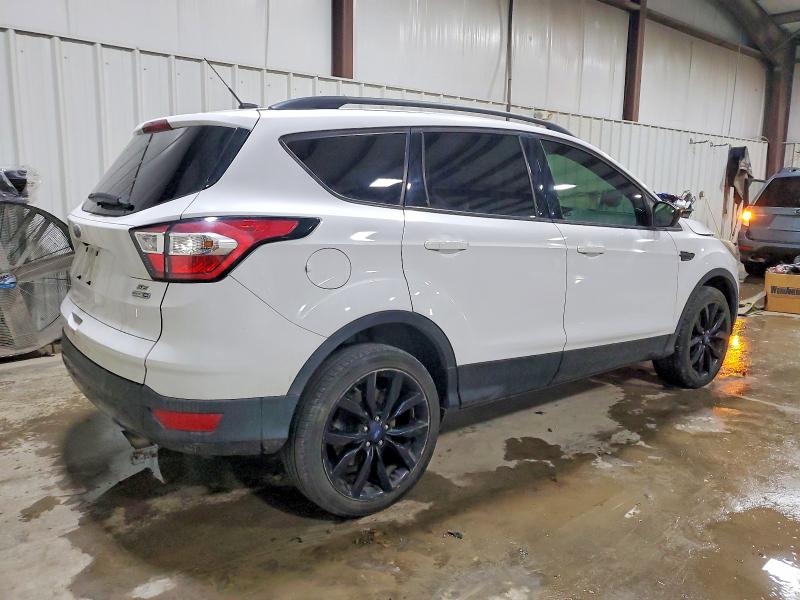 Photo 3 from auction – 2017 FORD ESCAPE SE with VIN 1FMCU9GD0HUA89194