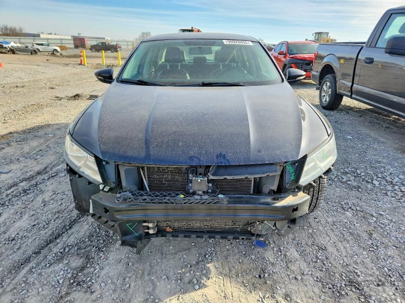 Photo 5 from auction – 2017 VOLKSWAGEN PASSAT R-L with VIN 1VWDT7A37HC042666