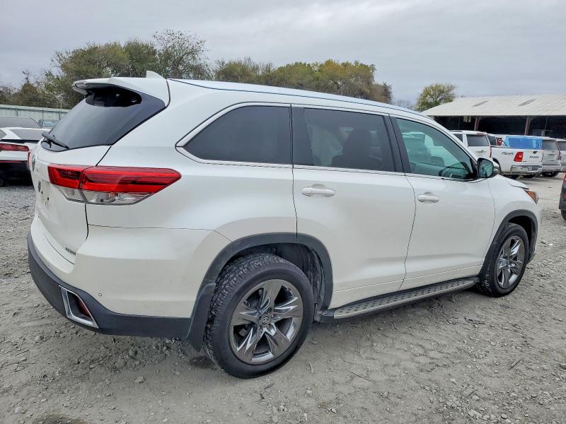 Photo 3 from auction – 2017 TOYOTA HIGHLANDER with VIN 5TDYZRFH6HS223274