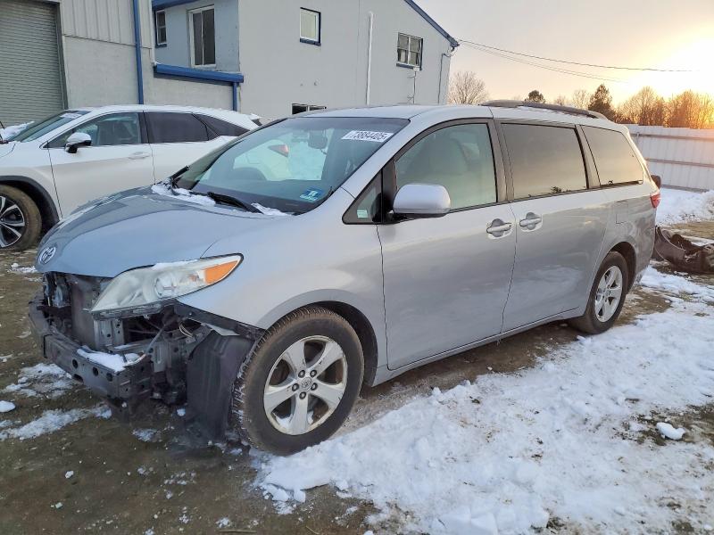 TOYOTA SIENNA 2016 with VIN 5TDKK3DCXGS694177 - Photo from auction