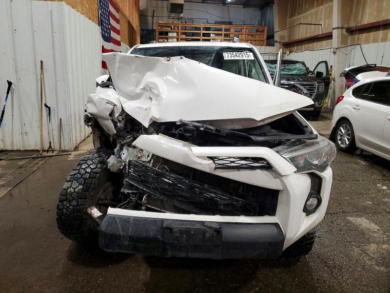 Zdjęcie 5 z aukcji – 2016 TOYOTA 4RUNNER z VIN JTEBU5JR1G5290345