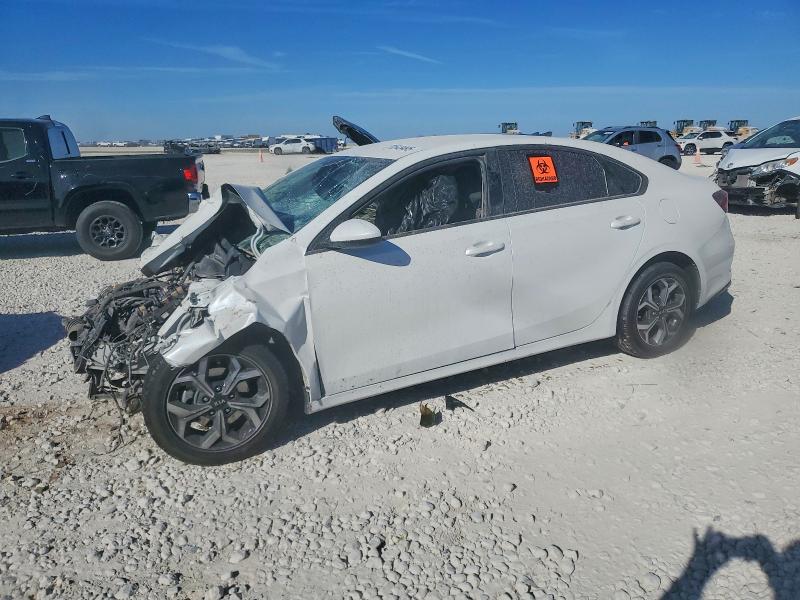 KIA FORTE 2021 with VIN 3KPF24AD8ME347988 - Photo from auction