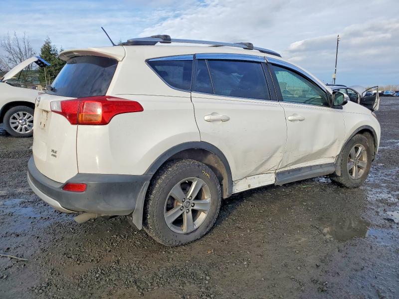 Photo 3 from auction – 2015 TOYOTA RAV4 XLE with VIN JTMRFREV3FD141676