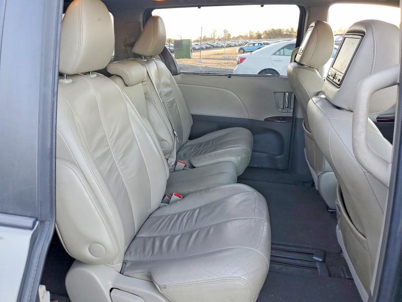 Photo 11 from auction – 2011 TOYOTA SIENNA XLE with VIN 5TDYK3DC4BS102579