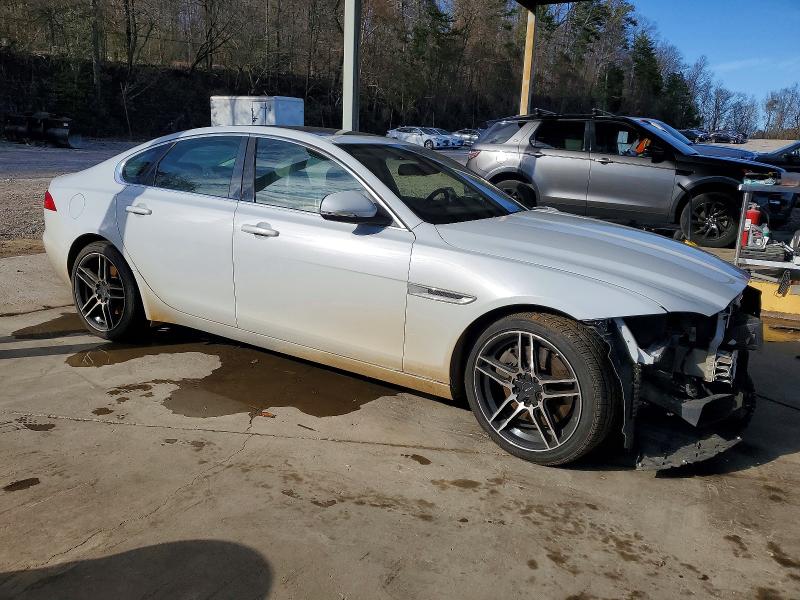 Photo 4 from auction – 2017 JAGUAR XF PRESTIG with VIN SAJBE4BVXHCY33424