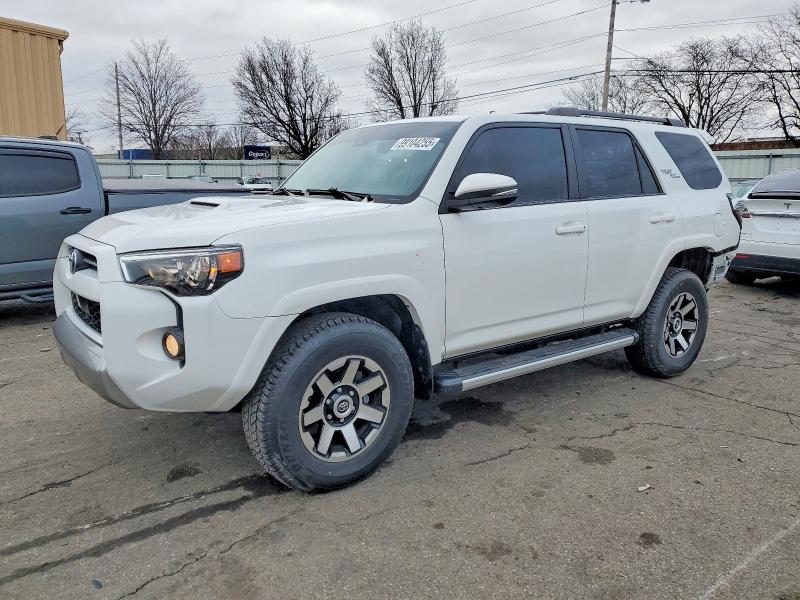 TOYOTA 4RUNNER SR 2020 with VIN JTEBU5JR0L5832285 - Photo from auction