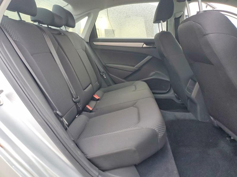 Photo 10 from auction – 2015 VOLKSWAGEN PASSAT S with VIN 1VWAT7A33FC043135