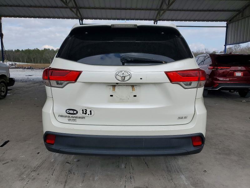 Photo 6 from auction – 2018 TOYOTA HIGHLANDER with VIN 5TDKZRFH3JS540229