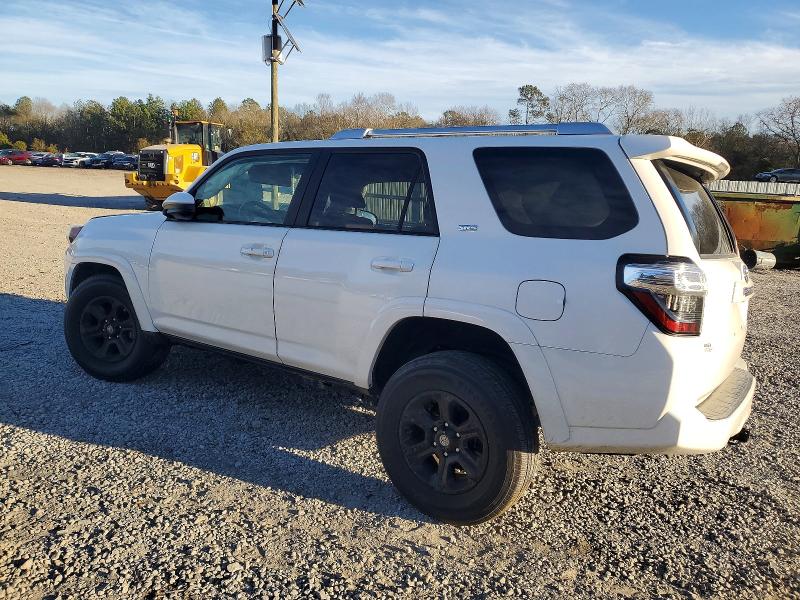 Photo 2 from auction – 2018 TOYOTA 4RUNNER SR with VIN JTEZU5JR1J5185956