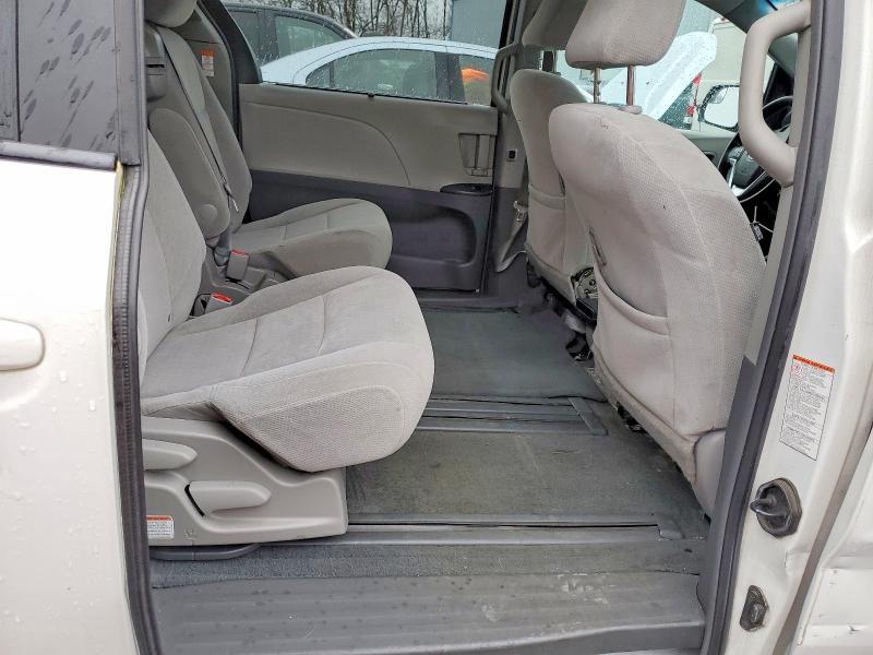 Photo 11 from auction – 2016 TOYOTA SIENNA LE with VIN 5TDKK3DC0GS738865