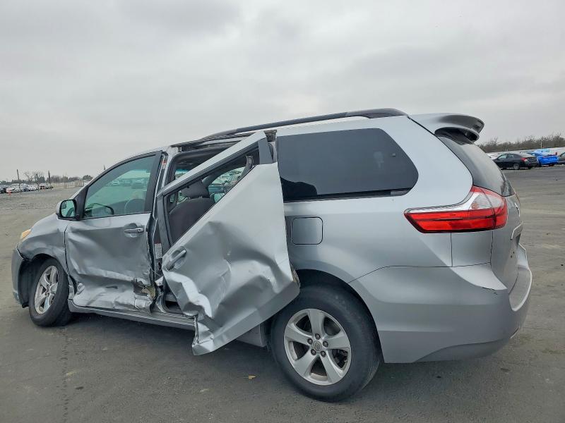Photo 2 from auction – 2015 TOYOTA SIENNA LE with VIN 5TDKK3DC2FS573299