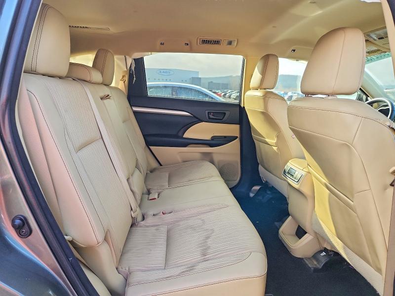 Photo 10 from auction – 2015 TOYOTA HIGHLANDER with VIN 5TDBKRFH8FS178779