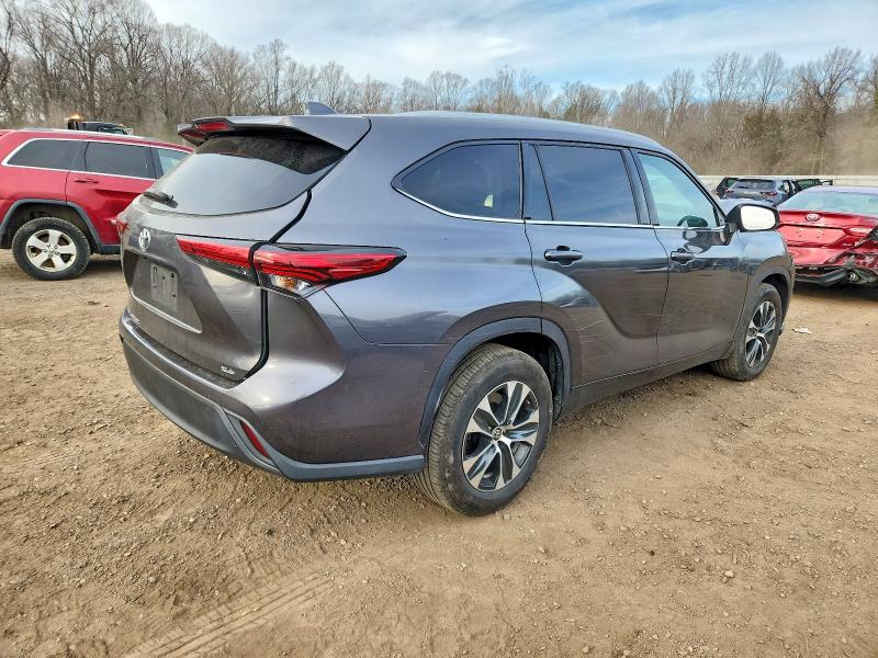 Photo 3 from auction – 2022 TOYOTA HIGHLANDER with VIN 5TDGZRAH7NS120170