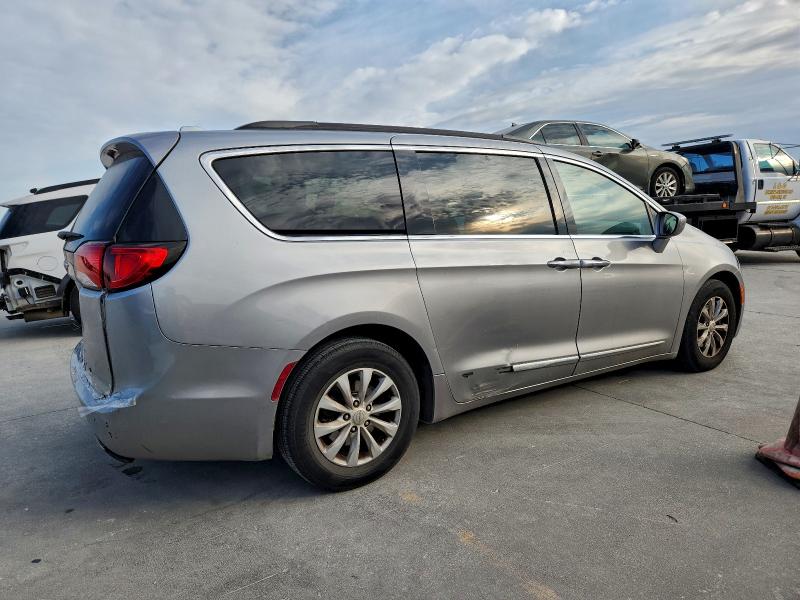 Photo 3 from auction – 2017 CHRYSLER PACIFICA T with VIN 2C4RC1BG0HR747288