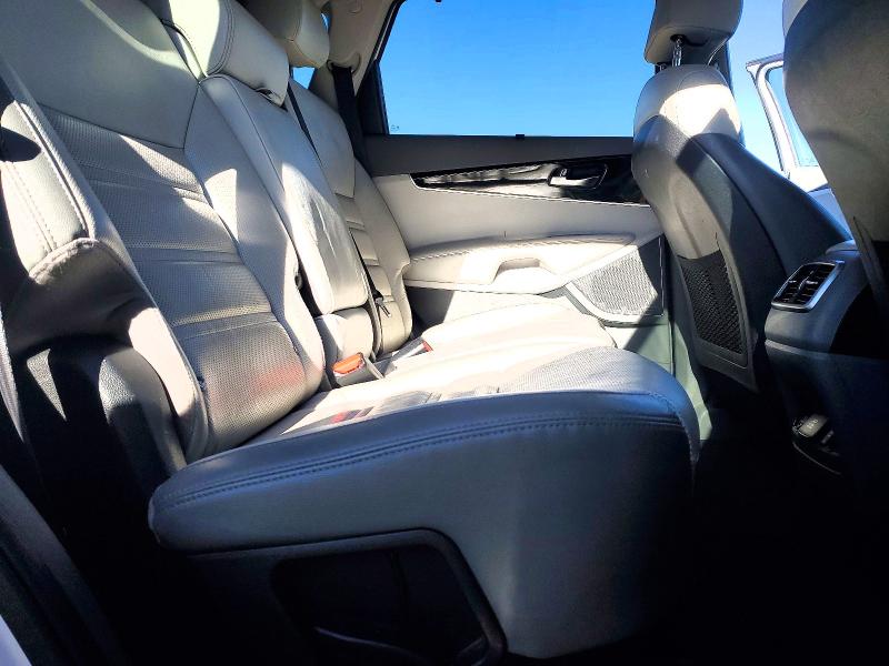 Photo 11 from auction – 2018 KIA SORENTO with VIN 5XYPKDA59JG419454