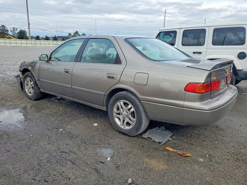 Photo 2 from auction – 2000 TOYOTA CAMRY CE with VIN 4T1BG22K9YU709055
