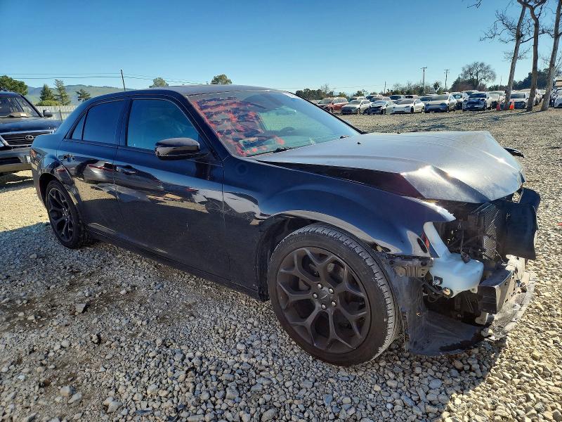Photo 4 from auction – 2019 CHRYSLER 300 S with VIN 2C3CCABG8KH682875