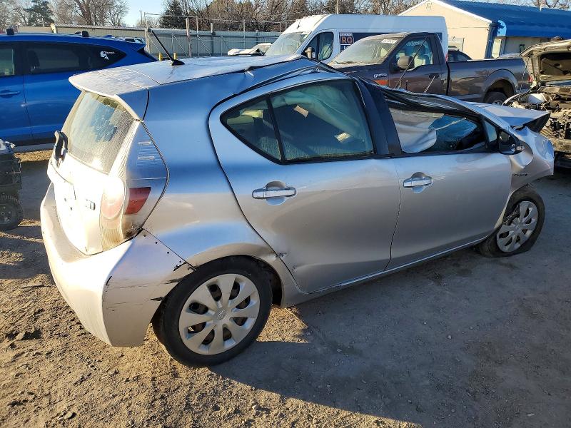 Photo 3 from auction – 2013 TOYOTA PRIUS C with VIN JTDKDTB31D1047172