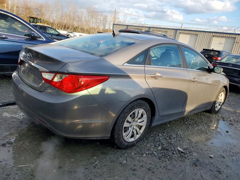 Photo 3 from auction – 2011 HYUNDAI SONATA with VIN 5NPEB4AC3BH213739