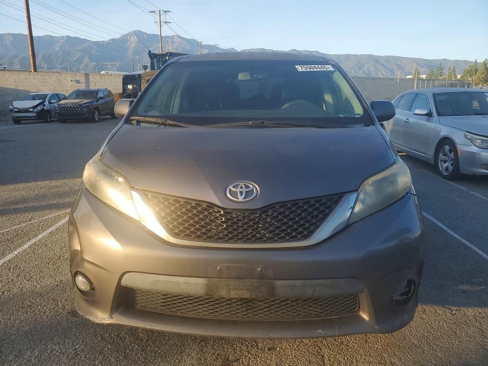 Photo 5 from auction – 2012 TOYOTA SIENNA SPO with VIN 5TDXK3DC7CS222213