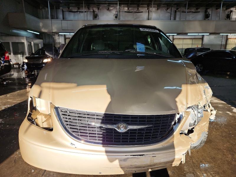 Photo 5 from auction – 2001 CHRYSLER TOWN & COU with VIN 2C8GP44G31R115271