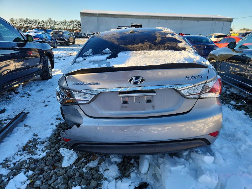 Photo 6 from auction – 2012 HYUNDAI SONATA with VIN KMHEC4A41CA059932