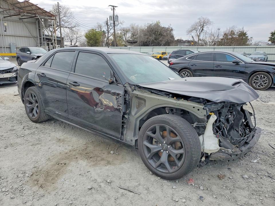 Photo 4 from auction – 2023 CHRYSLER 300 with VIN 2C3CCABT2PH556256