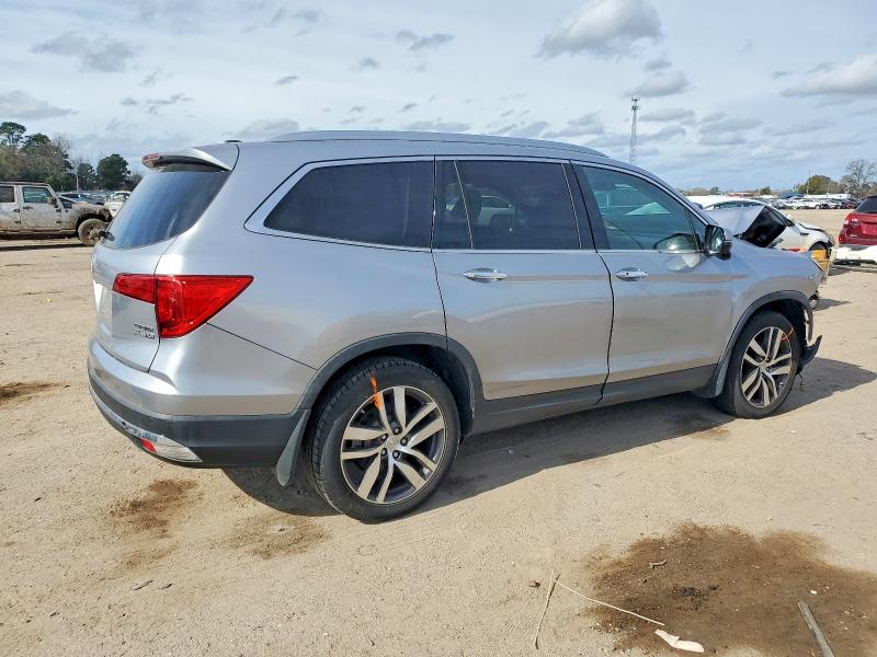 Photo 3 from auction – 2016 HONDA PILOT TOUR with VIN 5FNYF6H90GB126894