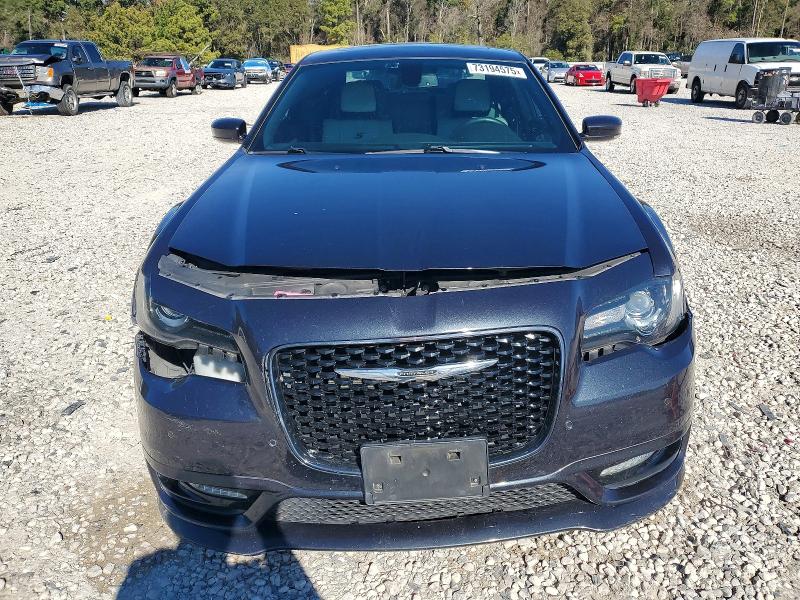 Photo 5 from auction – 2017 CHRYSLER 300 with VIN 2C3CCABGXHH541704