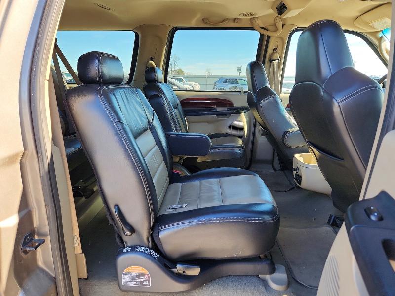 Photo 11 from auction – 2005 FORD EXCURSION with VIN 1FMNU44S05EC43309