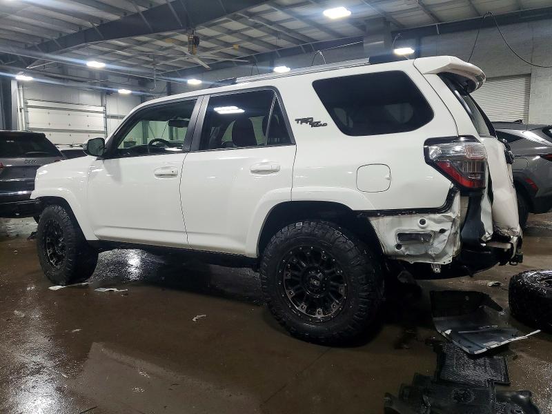 Photo 2 from auction – 2018 TOYOTA 4RUNNER SR with VIN JTEBU5JR5J5595807