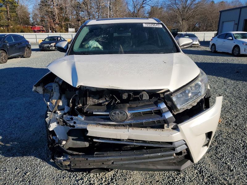 Photo 5 from auction – 2018 TOYOTA HIGHLANDER with VIN 5TDYZRFH5JS268292