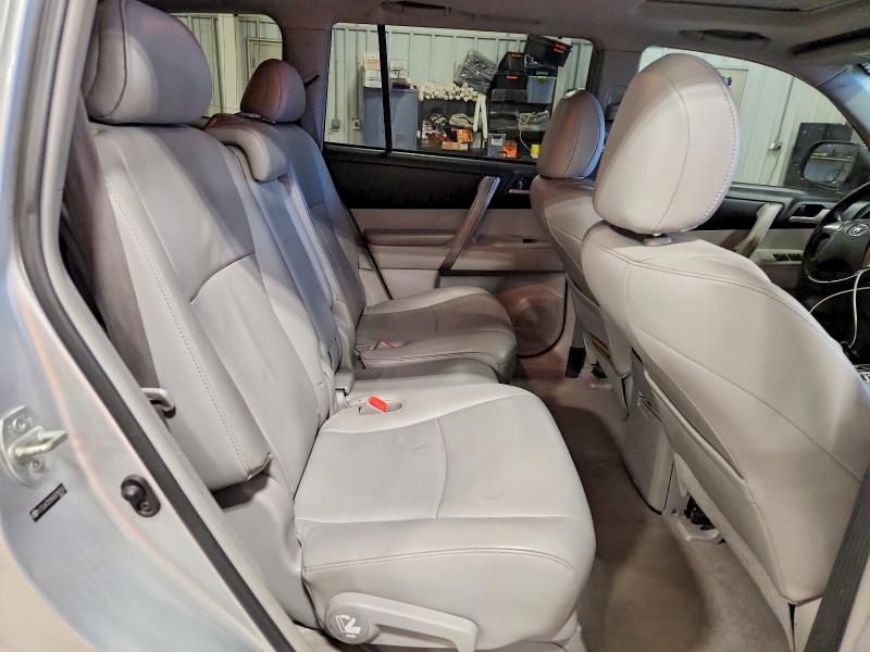Photo 11 from auction – 2010 TOYOTA HIGHLANDER with VIN 5TDJK3EH5AS010780