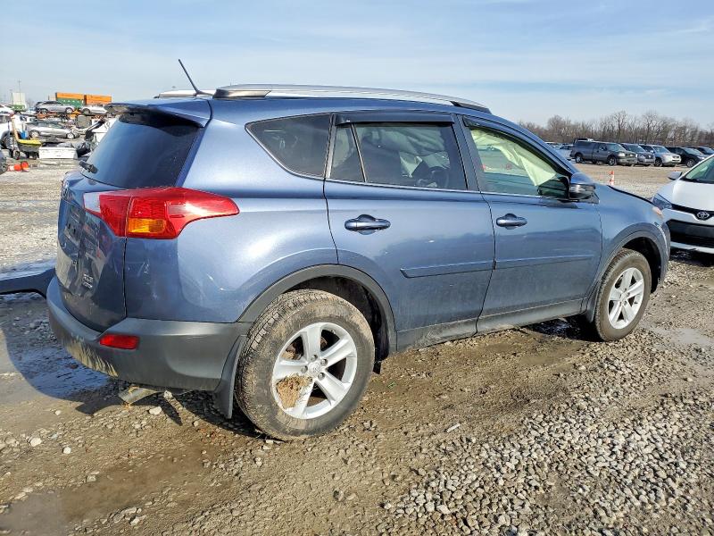 Photo 3 from auction – 2014 TOYOTA RAV4 XLE with VIN JTMRFREV3ED070199