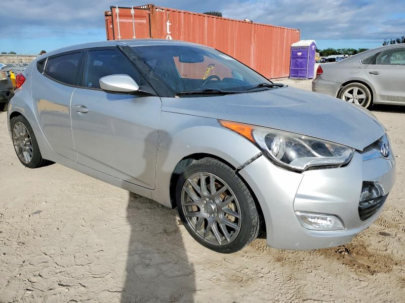 Photo 4 from auction – 2016 HYUNDAI VELOSTER with VIN KMHTC6AD8GU272562