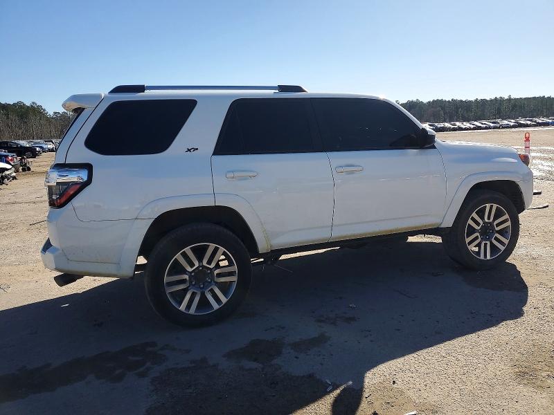 Photo 3 from auction – 2023 TOYOTA 4RUNNER SE with VIN JTEMU5JR0P6150497