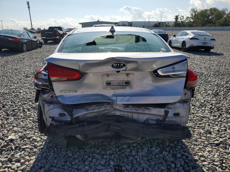 Photo 6 from auction – 2018 KIA FORTE LX with VIN 3KPFL4A72JE269162