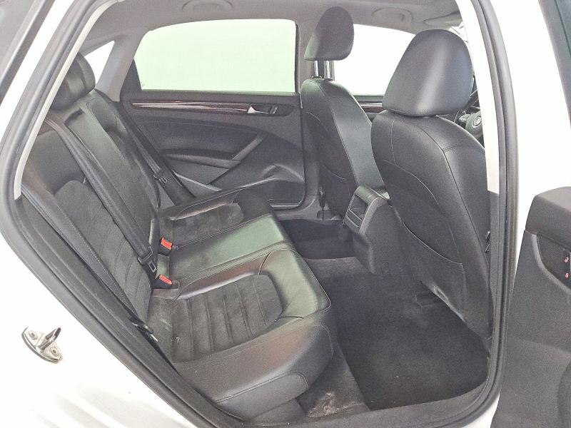 Photo 10 from auction – 2012 VOLKSWAGEN PASSAT SEL with VIN 1VWCM7A37CC044645