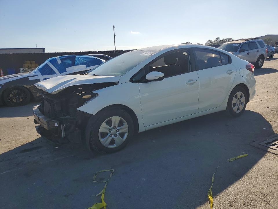 KIA FORTE LX 2018 with VIN 3KPFK4A70JE166485 - Photo from auction