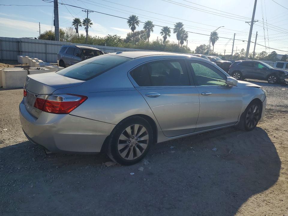 Photo 3 from auction – 2015 HONDA ACCORD with VIN 1HGCR2F83FA194524