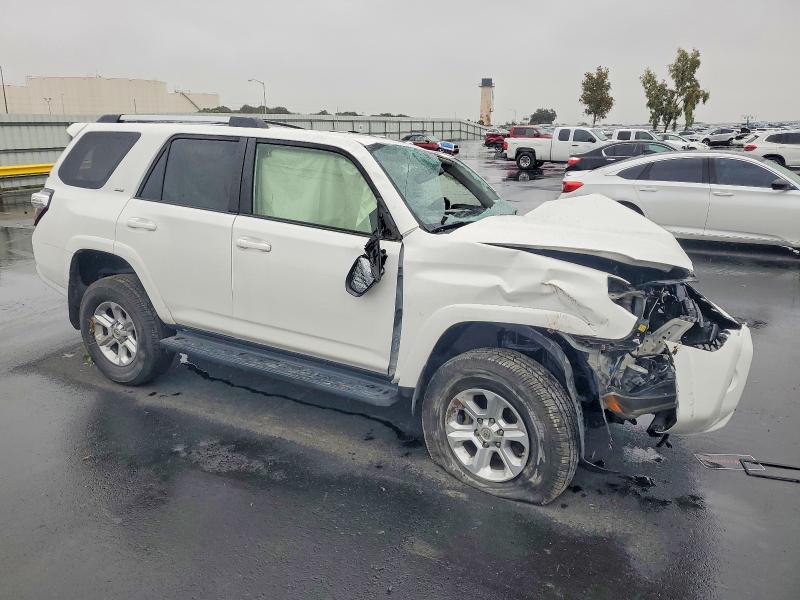 Photo 4 from auction – 2019 TOYOTA 4RUNNER with VIN JTEBU5JR2K5650022