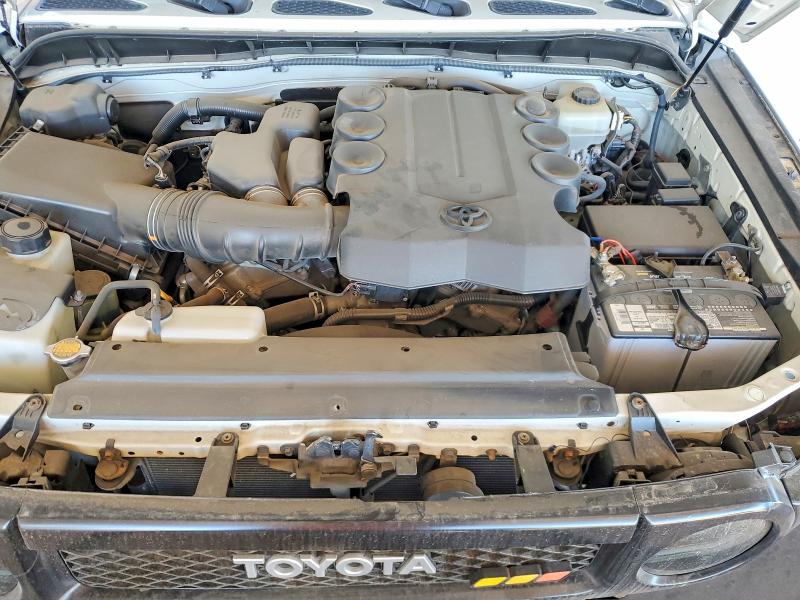 Снимка 11 от търг – 2014 TOYOTA FJ CRUISER с VIN JTEBU4BF0EK181095