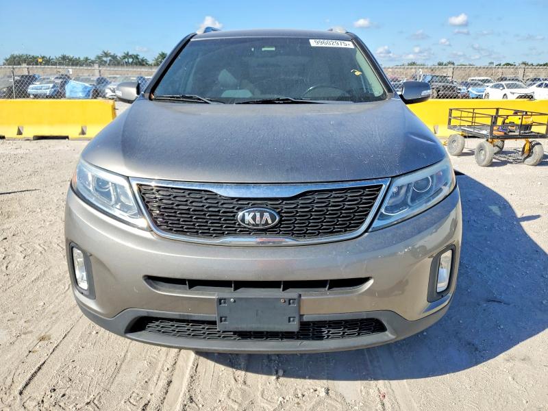 Photo 5 from auction – 2014 KIA SORENTO LX with VIN 5XYKTCA60EG523153