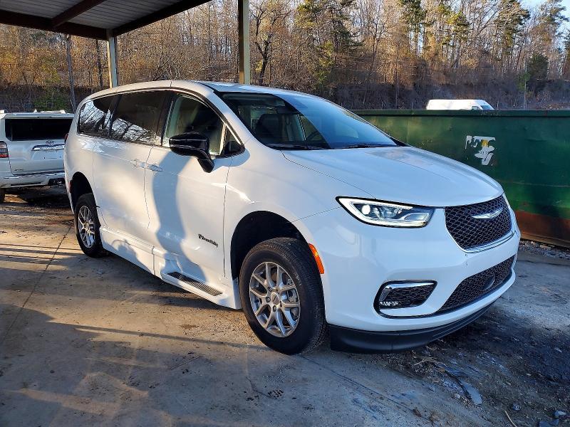 Photo 4 from auction – 2024 CHRYSLER PACIFICA T with VIN 2C4RC1BG6RR112383
