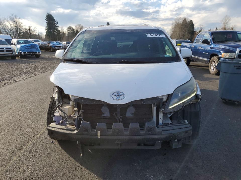 Photo 5 from auction – 2015 TOYOTA SIENNA with VIN 5TDXK3DC2FS665857